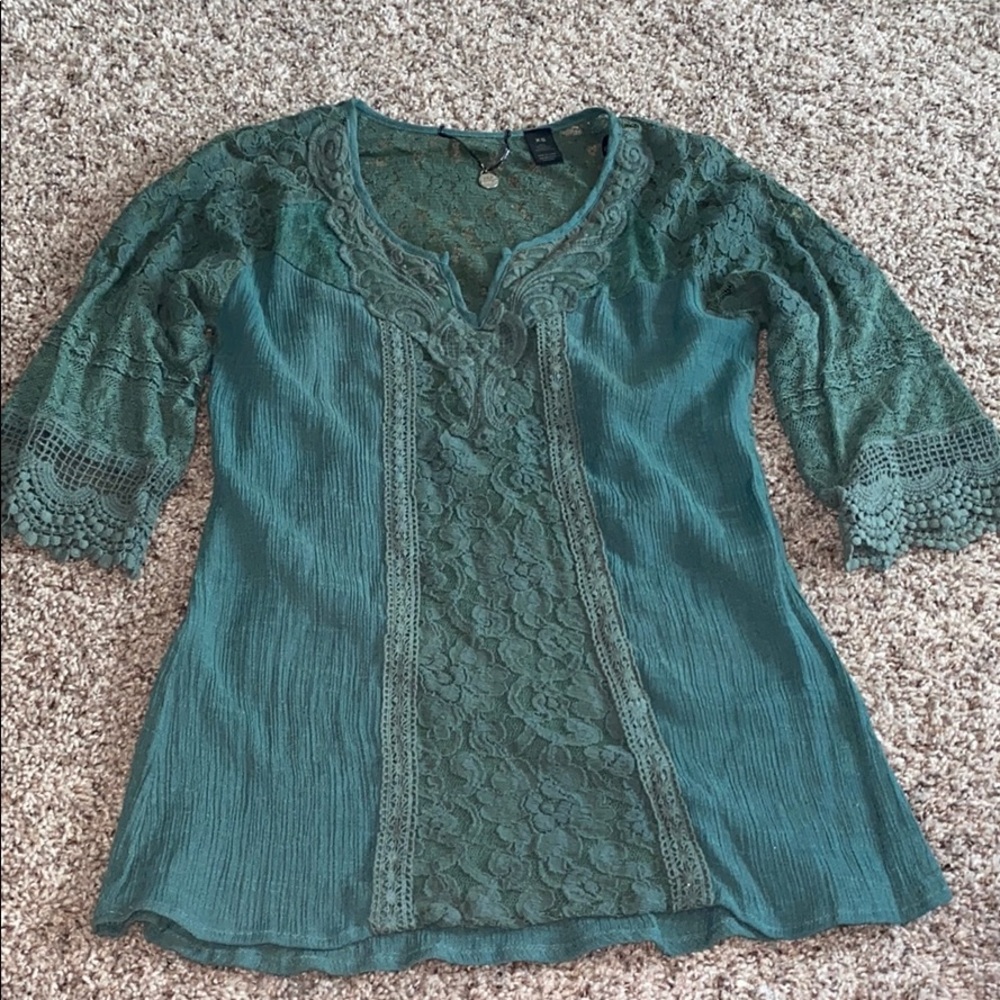 BKE Boutique green lace top
